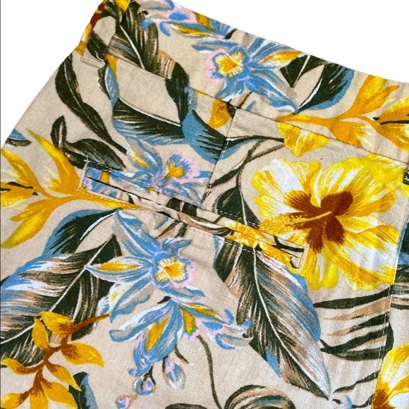 Old Navy Tan Tropical Every day Mid Rise Linen blend Shorts size 10 - Picture 5 of 9